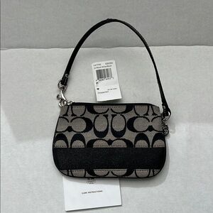 Coach SignatureC Wrislet Sm Purse F47790